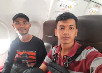 PEDULI-Dua personel AWG kembali diberangkatkan dari Bandar Udara Internasional Soekarno-Hatta menuju Istanbul Turki pada Senin (15/4/2024). Dari kiri ke kanan: Jafar Shidqi Al Mubarok dan Rijal Abdul Latif. (Foto: AWG/MINA).