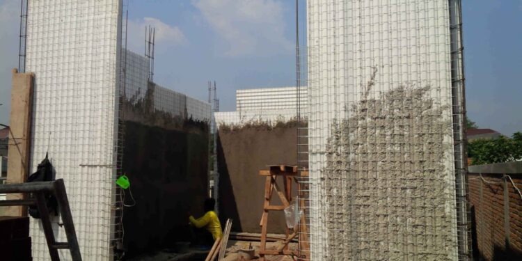 GARDU DISTRIBUSI-Inovasi PLN Unit Induk Distribusi Jakarta Raya, proses pembangunan Gardu Distribusi dengan menggunakan bahan _Expanded Polystyrene_ dalam waktu 20 hari untuk percepatan penyambungan listrik ke pelanggan. Di mana, pembangunan menggunakan bahan lainnya memakan waktu 75 hari. (Foto Ist).