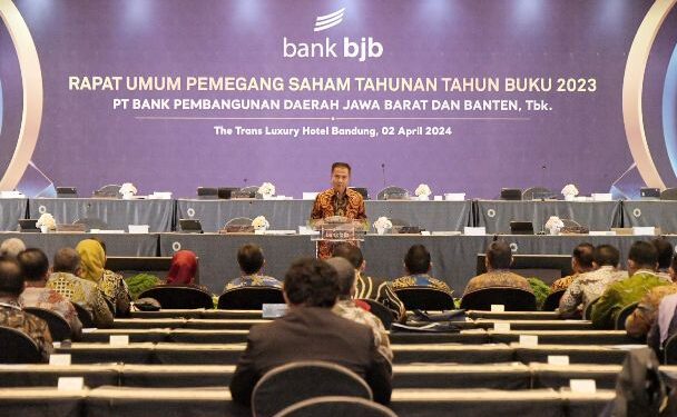 Pj Gubernur Jawa Barat Bey Machmudin menghadiri Rapat Umum Pemegang Saham (RUPS) Tahunan Bank BJB Tahun Buku 2023 di The Trans Luxury Hotel, Kota Bandung, Selasa (2/4/2024).(Foto: Rizal Fs/Biro Adpim Jabar)
