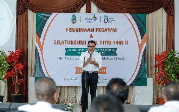 Kadisdik Jabar, Wahyu Mijaya dalam kegiatan Pembinaan Pegawai & Silaturahmi Idulfitri 1445 H di Kantor Cadisdik Wilayah VIII, Kab. Bandung, Rabu (17/4/2024).