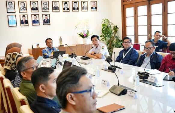 Rapat ekspose paparan Asda II di lingkup Sekretariat Daerah di Ruang Rapat Ciremai Gedung Sate, Kota Bandung, Selasa (2/4/2024).(Foto: Biro Adpim Jabar)