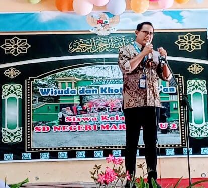 Noor Salim, Ketua PGSI saat menghadiri perpisahan sekolah. (Foto Ist).