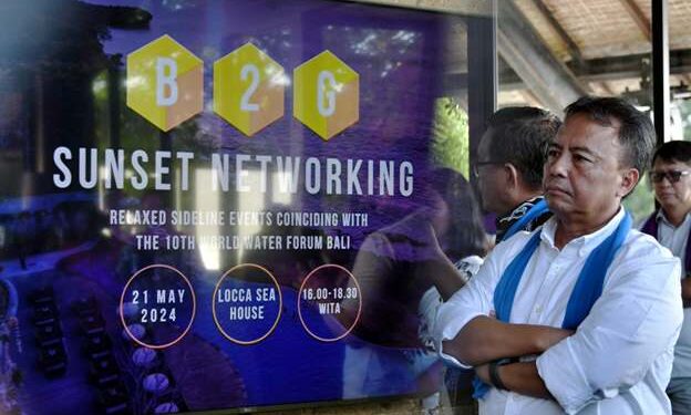 Sekretaris Daerah Provinsi Jawa Barat Herman Suryatman memaparkan Konsep Berbasis Solusi Pembangunan : Kota Pengetahuan Digital, dalam acara Business to Government (B2G) Sunset Networking dengan Tema: Sustainable Collaboration, bertempat di Locca Sea House, Bali, Selasa (21/5/2024).
