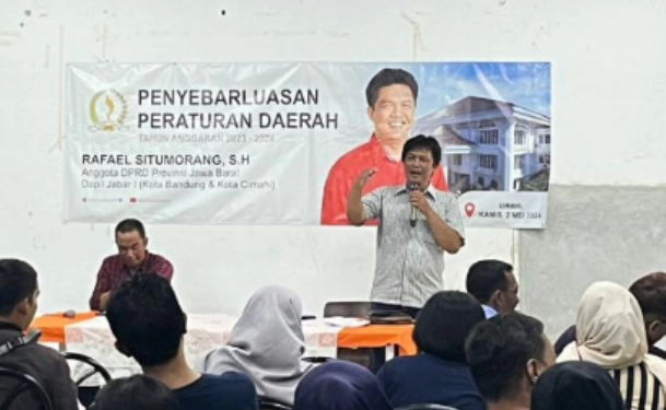 Anggota Komisi I DPRD Provinsi Jawa Barat Rafael Situmorang,SH.,MH. saat melaksanakan sosialisasi peda di daerah pemilihannya.