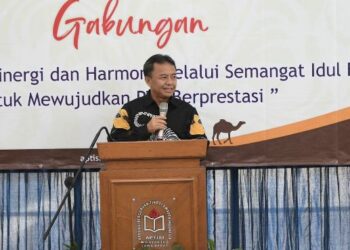 Sekda Jabar Herman Suryatman menghadiri acara Halalbihalal LLDIKTI bersama APTISI Jabar, ABPPTTSI, dan APPERTI Jabar di Gedung Aptisi Jabar, Kota Bandung, Kamis (2/5/2024).(Foto: Rizal Fs/Biro Adpim Jabar)