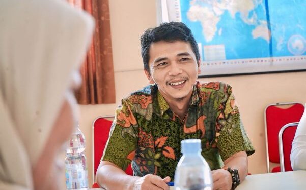 Anggota Komisi V DPRD Provinsi Jawa Barat Irpan Haeroni disela kunjungan kerja di SLBN Kabupaten Bekasi, Selasa (23/7/2024).