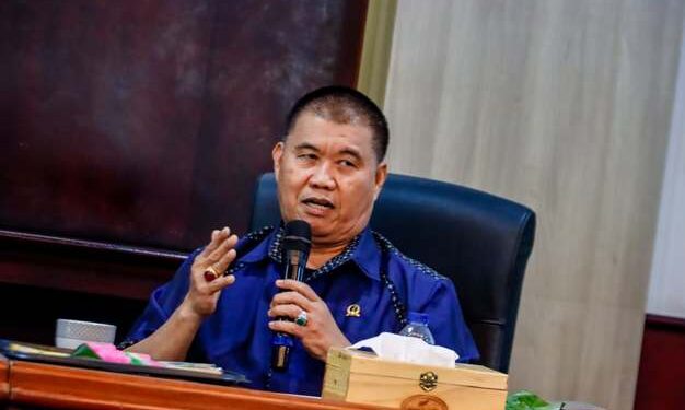Wakil Ketua Komisi III DPRD Provinsi Jawa Barat, Sugianto Nanggolah saat melaksanakan kunjungan kerja ke DPMPTSP (Dinas Penanaman Modal dan Pelayanan Terpadu Satu Pintu) yang berada di Mal Pelayanan Publik Kabupaten Bogor dalam rangka evaluasi kinerja mitra kerja Komisi sampai dengan Triwulan II Tahun 2024. Rabu, (24/07/24).