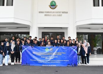Anggota Bapemperda DPRD Jawa Barat R Yunandar Rukhiadi Eka Perwira saat menerima kunjungan studi mahasiswa Universitas Islam (Unisma) Bekasi 45. Senin, (29/7/24).