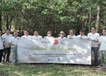 Dokumentasi Penanaman mangrove The Westin Jakarta dan Siji Art Management bersama LindungiHutan (Sumber: VRITIMES.com)