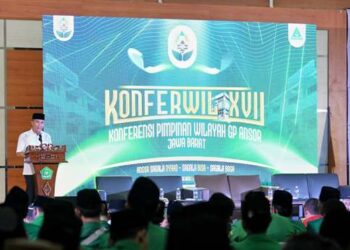 Penjabat Gubernur Jawa Barat Bey Machmudin memberikan sambutan pada Konferensi Wilayah (Konferwil) XVII/ 2024 GP Ansor Jabar di UPT Asrama Haji Kota Bekasi, Selasa (6/8/2024).(Foto: Biro Adpim Jabar)