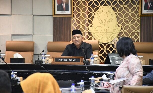 Wakil Ketua DPRD Provinsi Jawa Barat Achmad Ru’yat saat memimpin Rapat Badan Musyawarah DPRD Jabar di Kota Bandung. Kamis, (15/8/24).