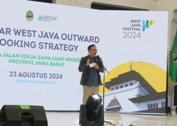 Ketua Komisi I DPRD Provinsi Jawa Barat, Bedi Budiman saat menghadiri rangkaian kegiatan West Java Partnership Day 2024 di Aula Barat Gedung Sate, Jalan Diponegoro No. 22, Kota Bandung, Jumat (23/8/2024).
