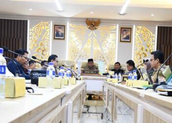 Komisi III DPRD Provinsi Jawa Barat  saat  Rapat Kerja (Raker) pembahasan rancangan perubahan Kebijakan Umum Anggaran (KUA) dan Prioritas Plafon Anggaran (PPAS) Tahun Anggaran atau TA 2024, Kota Bandung, Senin (5/8/2024).