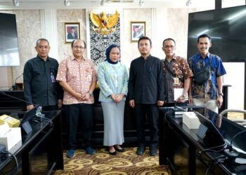 Kepala Bagian (Kabag) Fasilitasi, Penganggaran dan Pengawasan Sekretariat DPRD Jawa Barat Iman Tohidin di ruang Badan Musyawarah (Banmus) DPRD Jawa Barat, Kota Bandung, Kamis, (8/8/2024).