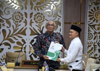 Wakil Ketua Komisi V DPRD Provinsi Jawa Barat Abdul Hadi Wijaya dalam audiensi bersama Badan Koordinasi (Badko) Himpunan Mahasiswa Islam (HMI) Jabar, Kota Bandung, Kamis (8/8/2024).