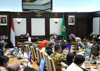 Rapat persiapan West Java Festival di Ruang Rapat Papandayan, Gedung Sate, Kota Bandung, Jumat (16/8/2024).
