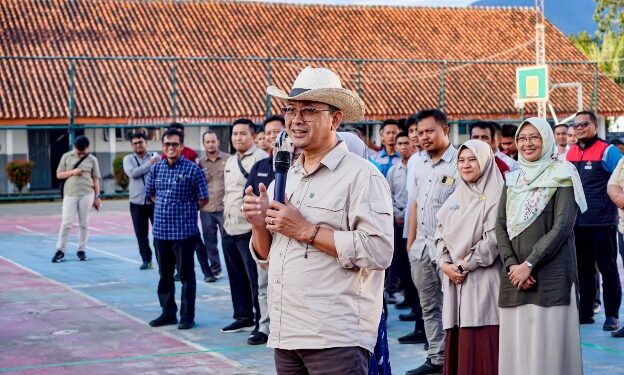 Plh. Kadisdik Jabar, M. Ade Afriandi membuka kegiatan "Gelar Aksi dan Lomba Kreativitas SMA Terbuka Se-Cadisdik Wilayah XII" di SMAN 1 Karangnunggal Tasikmalaya, Selasa (3/9/2024).