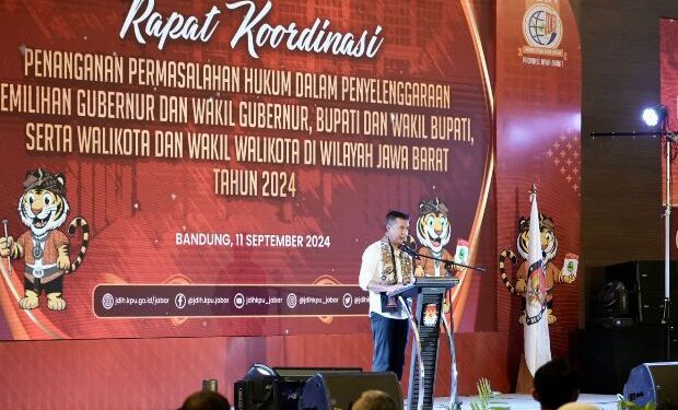 Penjabat Gubernur Jawa Barat Bey Machmudin menghadiri Rapat Koordinasi Penanganan Permasalahan Hukum dalam Penyelenggaraan Pemilihan Gubernur dan Wakil Gubernur, Bupati dan Wakil Bupati serta Wali Kota dan Wakil Wali Kota di Wilayah Jawa Barat Tahun 2024 di Hotel Holiday Inn, Kota Bandung. Rabu (11/09/2024).(Foto: Biro Adpim Jabar)