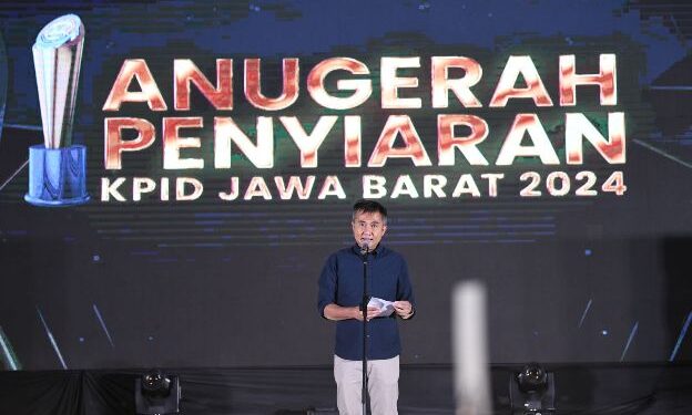 Penjabat Gubernur Jawa Barat Bey Machmudin menghadiri acara Anugerah Penyiaran KPID Jawa Barat Tahun 2024 sekaligus Launching Menu Pengaduan Sapawarga di Trans Hotel, Kota Bandung, Rabu (11/9/2024).(Foto: Biro Adpim Jabar)