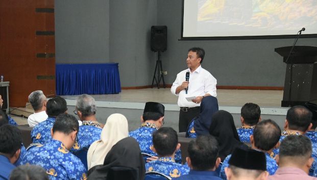 Sekda Jawa Barat Herman Suryatman menghadiri rapat koordinasi dan konsolidasi di lingkup Dinas Pendidikan Jabar di kantor Dinas Pendidikan Jabar di Kota Bandung, Selasa (1/10/2024).(Foto: Rizal FS/Biro Adpim Jabar)