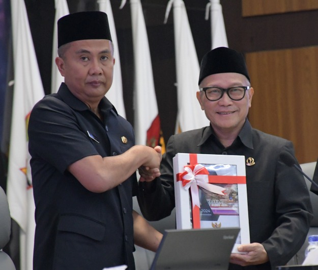 Bey Machmudin Sampaikan Ranperda APBD Provinsi Jawa Barat Tahun 2025