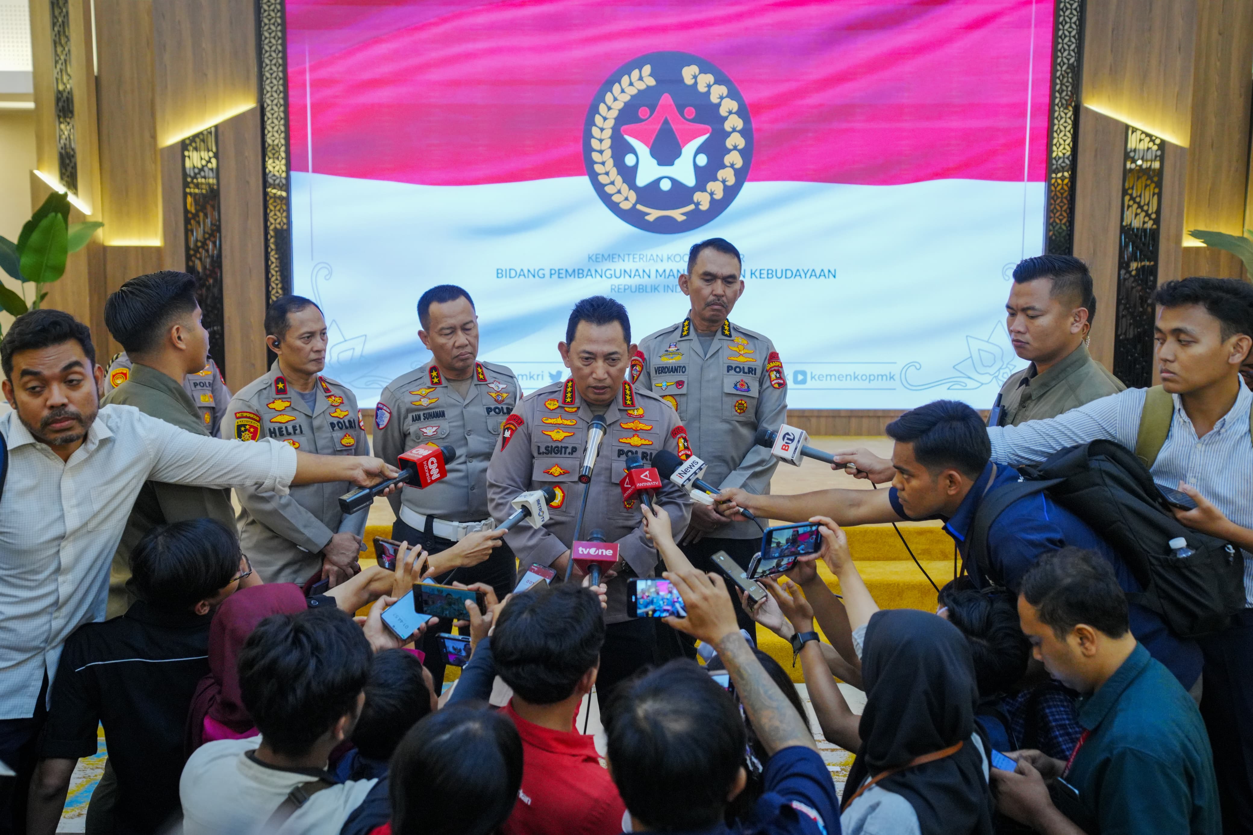 USUT TUNTAS-Kapolri, Jenderal Polisi Listyo Sigit Prabowo perintahkan Kapolda Sumbar, Irjen. Pol. Suharyono usut tuntas motif di balik penembakan di Polres Solok Selatan. (Foto Ist).