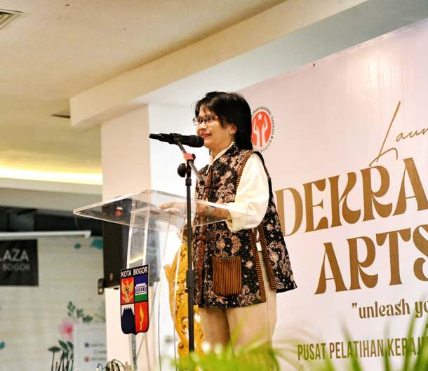 Penjabat (Pj) Ketua Dewan Kerajinan Nasional Daerah (Dekranasda) Provinsi Jawa Barat, Amanda Soemedi Bey Machmudin Menghadiri Launching Dekranasda Artspace Kota Bogor Di Lippo Kebun Raya, Kota Bogor, Rabu (13/11/2024) (Aji Baram/Dokpim Jabar)