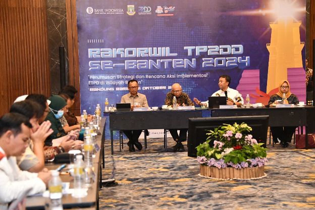 Sekda Jabar Herman Suryatman mengahdiri Rapat Koordinasi Wilayah RAKORWIL TP2DD Se-Banten Tahun 2024 di Mason Pine Hotel, Kabupaten Bandung Barat, Kamis (31/10/2024). (Foto: istimewa)