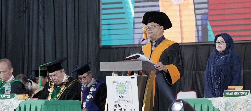 Guru besar Sosiologi Islam Prof. Mohammad Taufiq Rahman, MA.,Ph.D dalam pidato ilmiahnya menyampaikan tentang Globalisasi dan Tantangan bagi Umat Islam di Indonesia/Bedanews.com/HR