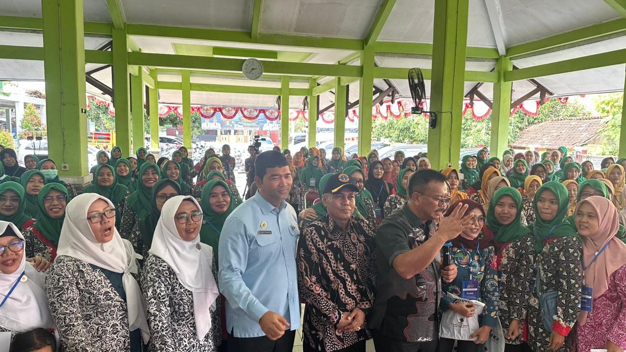 Sosialisasi Program Makan Bergizi Gratis (MBG) di Kantor Kecamatan Kragan.