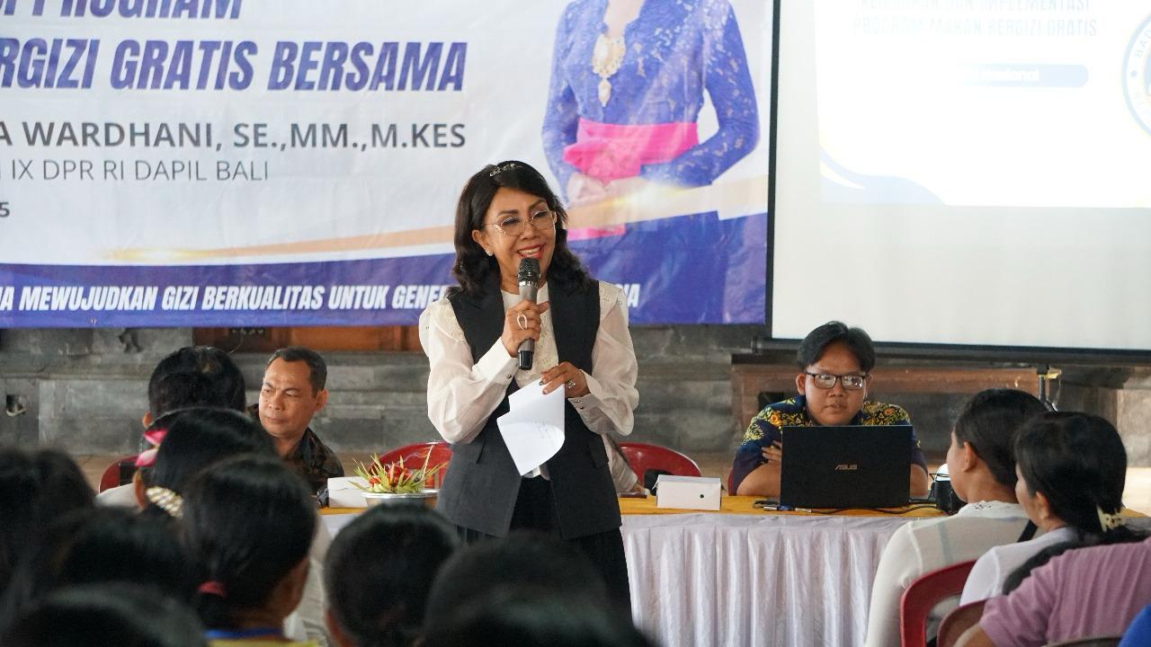 Anggota Komisi IX DPR RI, Tutik Kusuma Wardhani, Tenaga Ahli Bidang Deputi Bidang Promosi dan Kerjasama Badan Gizi Nasional Mochamad Halim, Staff Promosi dan Edukasi Gizi BGN Teguh Suparngadi, dan Dosen Universitas Udayana Ni Wayan Purnami Rusadi sosialisasi program makan bergizi gratis