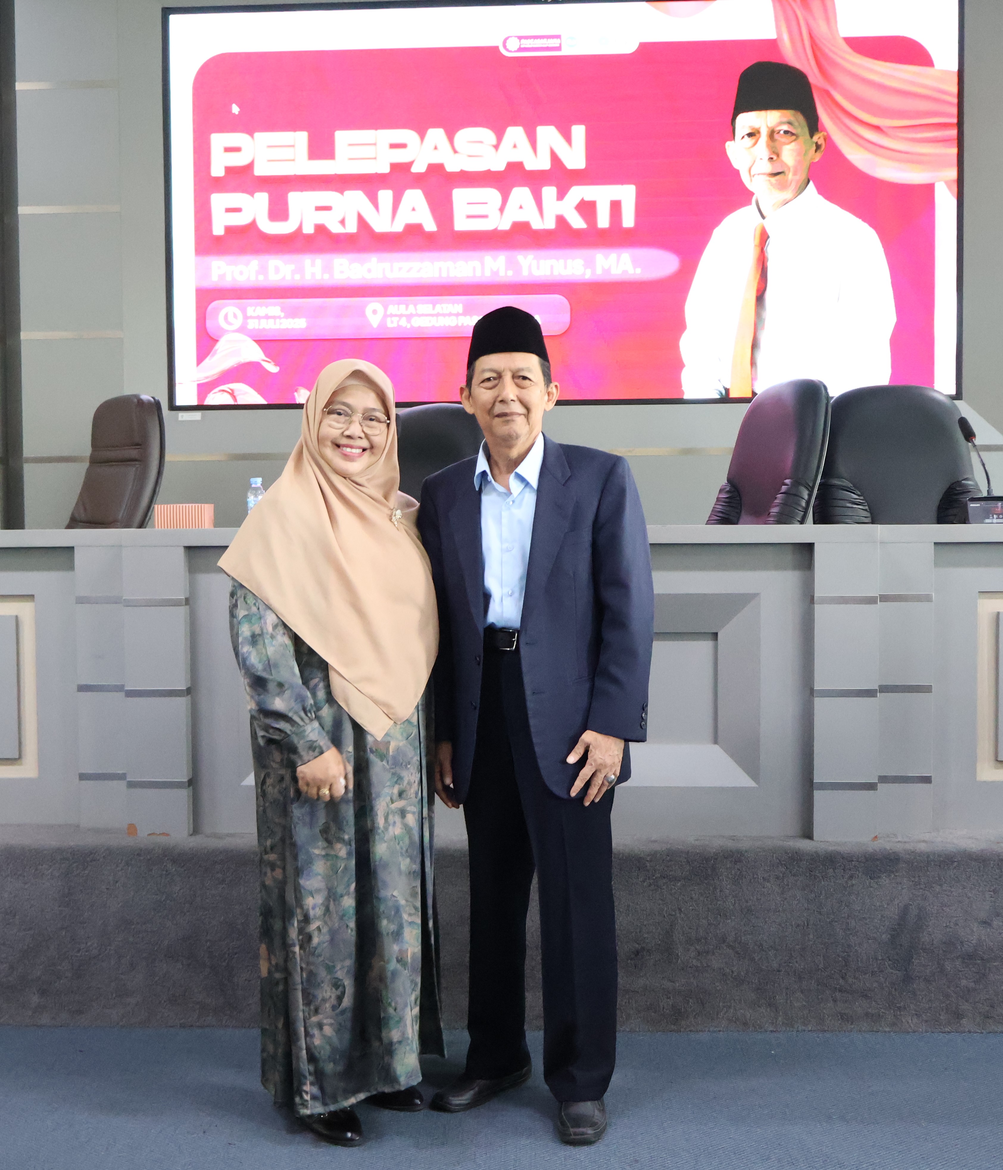 Prof.dr.KH.Badruzzaman M.Yunus,MA, dan istri, usai acara purna bhakti, Kamis,(31/07/2025)/bedanews.com/dihard