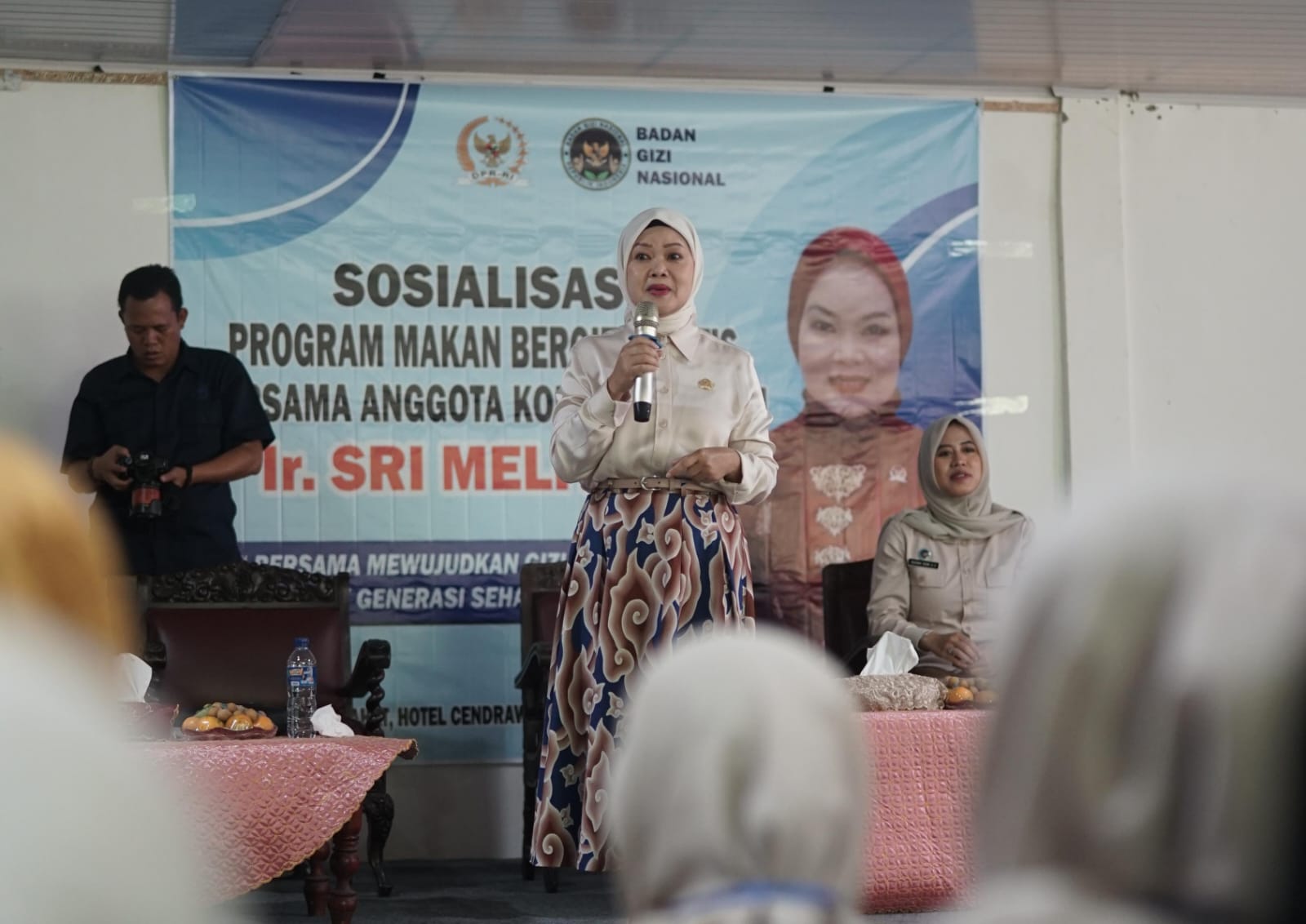Anggota Komisi IX DPR RI, Sri Meliyana, perwakilan Badan Gizi Nasional (BGN) Rahma Dewi Auliyasari sosialisasikan program makan bergizi gratis di Lahat