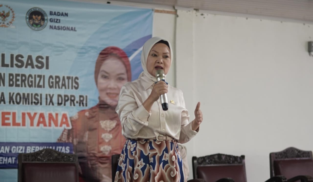 Anggota DPR RI Komisi IX Sri Meliyana saat sosialisasi program makan bergizi gratis di Lahat