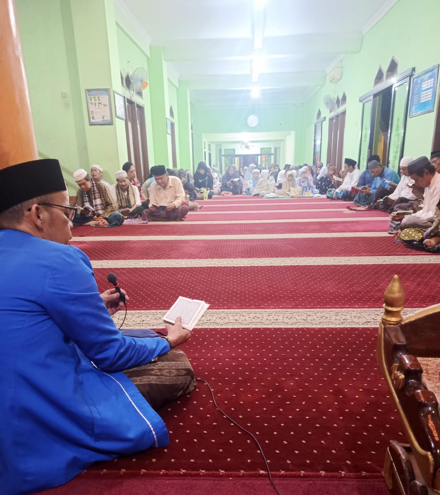 Ustad AMUH saat memberikan Tausiah Hikmah Isra Miraj  di Mesjid Alqodiriyah Cibeureum RW 17/dok.istimewa