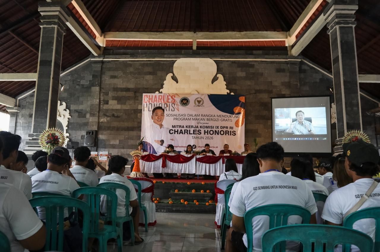 Sosialisasi program makan bergizi gratis di Wantilan Desa Adat Senganan Kanginan, Desa Senganan, Kecamatan Penebel, Kabupaten Tabanan, Bali.