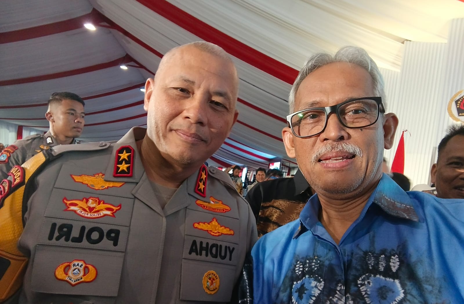 APRESIASI-Kapolda Kalsel, Irjen Pol. Yudha Hermawan bersama Mantan Ketua Umum POKDAR Kamtibmas Nasional, Heru Riyadi, SH, MH. (Foto Ist).