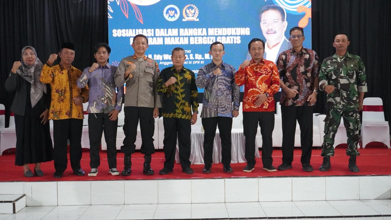 Anggota Komisi IX DPR RI, Edy Wuryanto sosialisasi program MBG di Gedung Haji Kecamatan Batangan, Kabupaten Pati