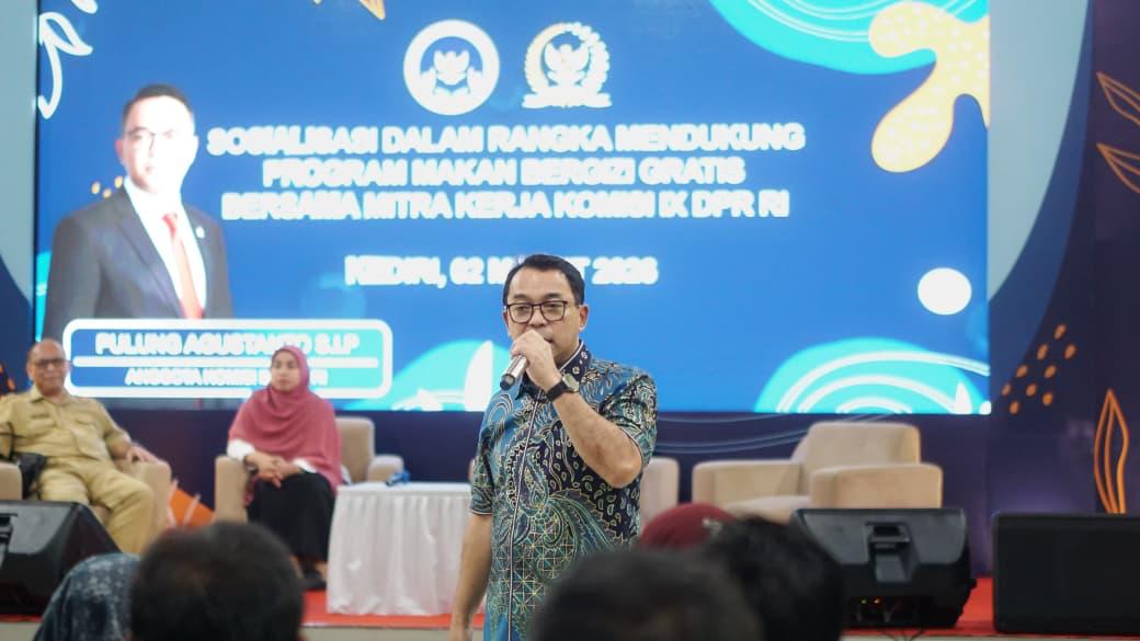 Pemerintah bersama anggota Komisi IX DPR RI, Pulung Agustanto, menggelar kegiatan sosialisasi Program Makan Bergizi Gratis (MBG) di Gedung Desa Tulungrejo, Kecamatan Pare, Kabupaten Kediri.