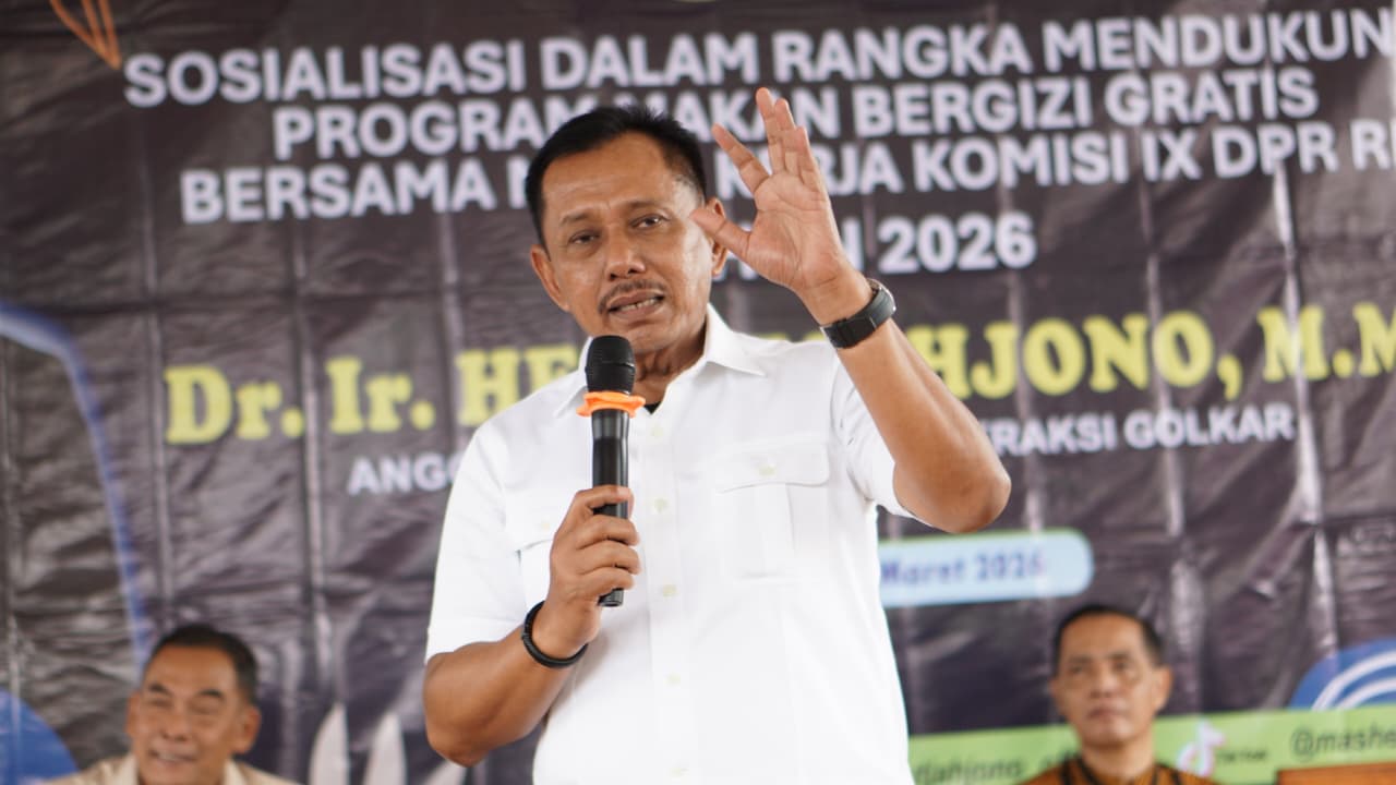 Anggota Komisi IX DPR RI, Heru Tjahjono, melaksanakan kegiatan sosialisasi program Makan Bergizi Gratis (MBG) kepada masyarakat yang berlangsung di Balai Desa Banyuurip, Kecamatan Kalidawir, Kabupaten Tulungagung
