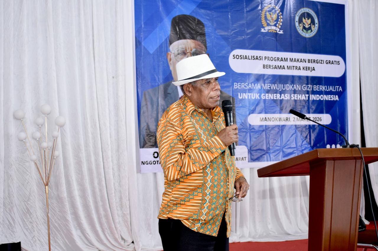 Anggota Komisi IX DPR RI, Obet Rumbruren, melaksanakan kegiatan sosialisasi Program Makan Bergizi Gratis (MBG) bersama mitra kerja Badan Gizi Nasional di Cafe Molas, Kota Manokwari, Papua Barat.