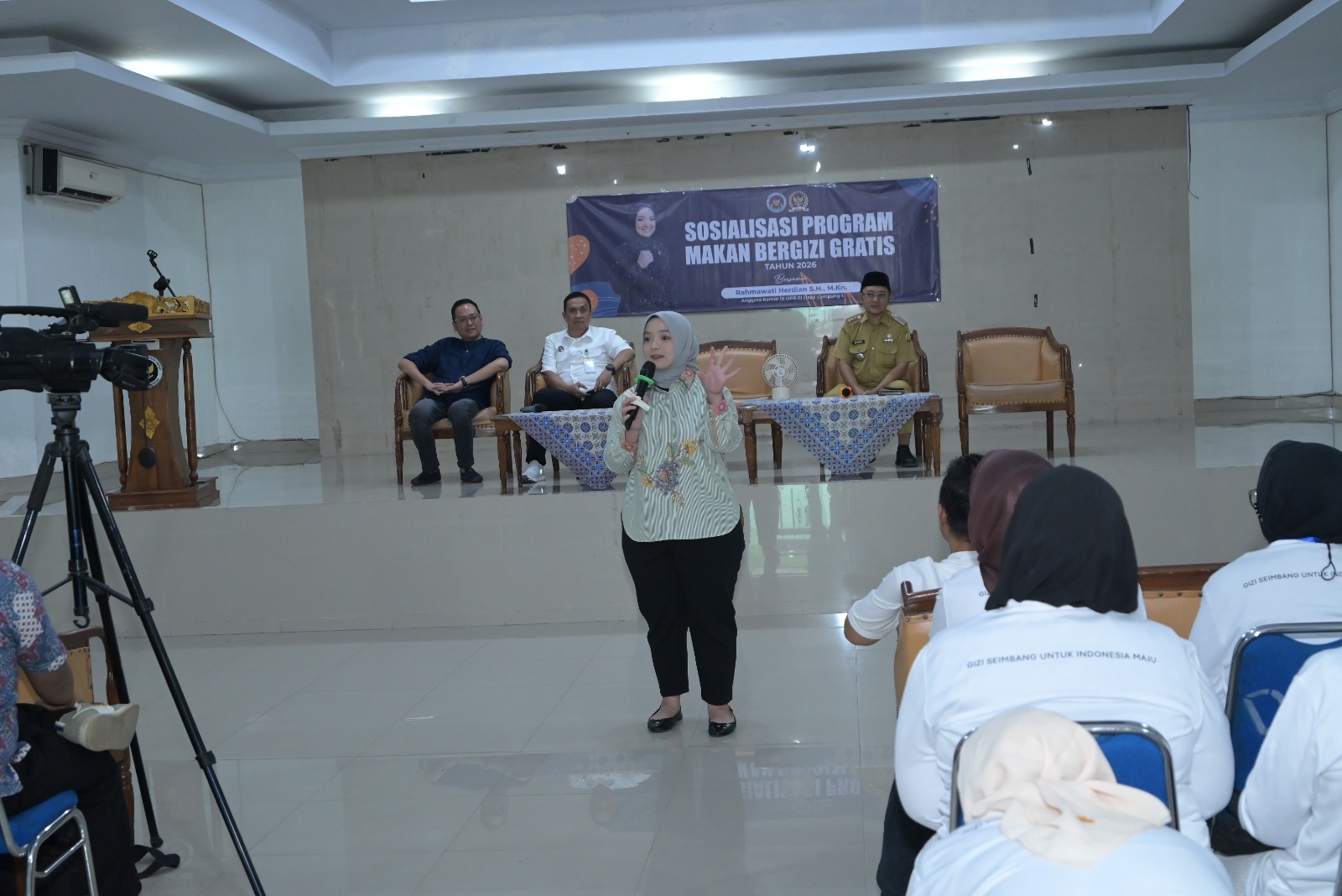 Anggota Komisi IX DPR RI, Rahmawati Herdian, melaksanakan kegiatan sosialisasi Program Makan Bergizi Gratis (MBG) bersama mitra kerja dari Badan Gizi Nasional (BGN) di Kota Bandar Lampung.