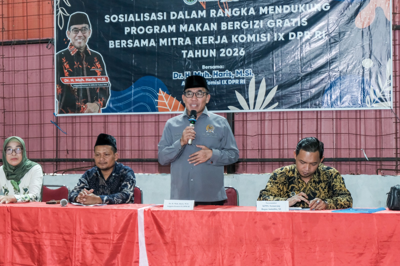 Anggota Komisi IX DPR RI, Muh Haris menggelar sosialisasi program MBG di GSG Tamanrejo, Klegen, Tamanrejo, Kec. Limbangan, Kabupaten Kendal