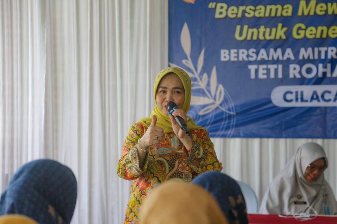 Anggota Komisi IX DPR RI, Teti Rohatiningsih sosialisasi program MBG bersama mitra kerja yang digelar di Lapangan Badminton Kedungsari, Desa Dondong, Kecamatan Kesugihan, Kabupaten Cilacap