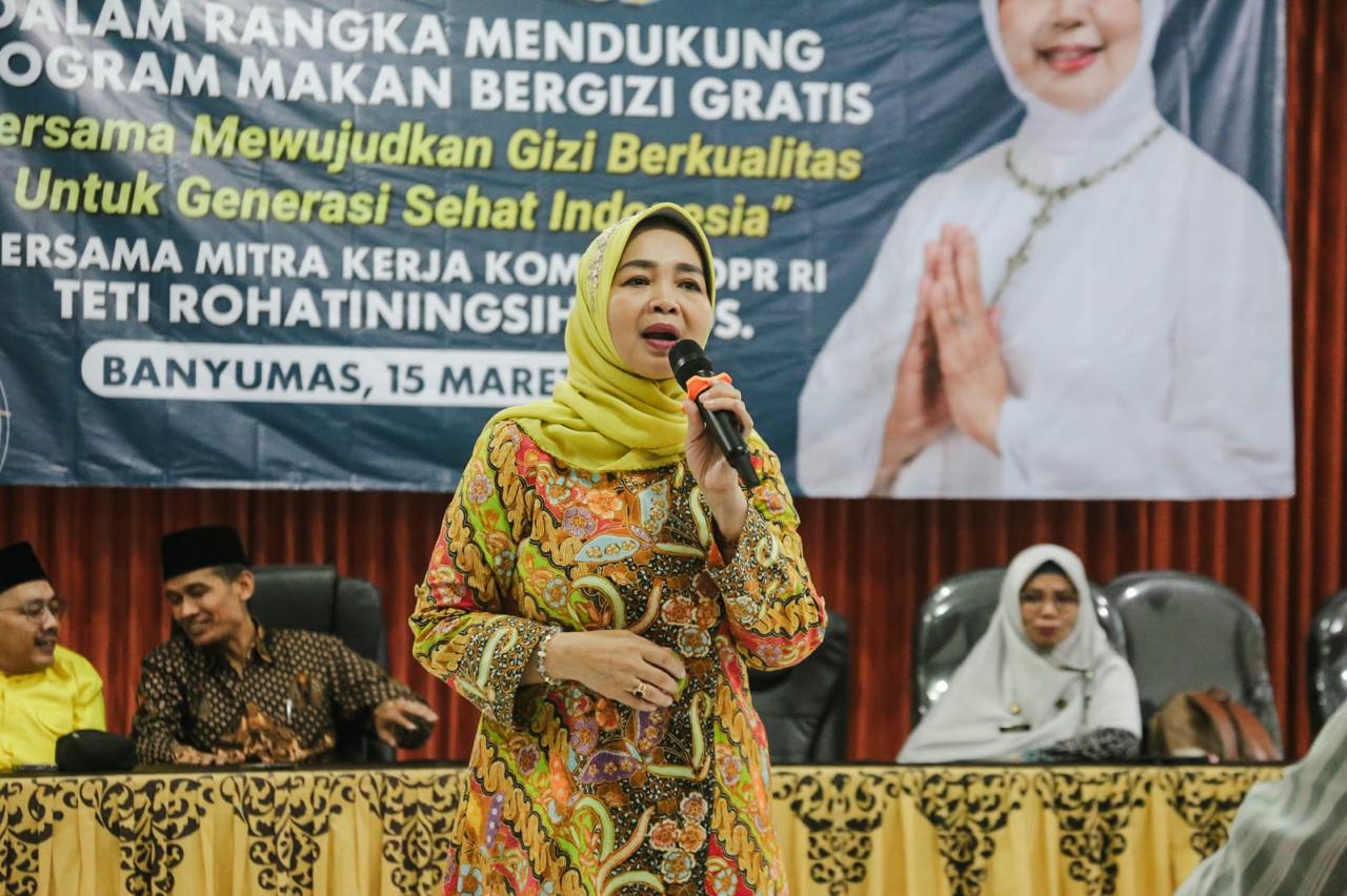 Anggota Komisi IX DPR RI, Teti Rohatiningsih, menghadiri kegiatan sosialisasi Program Makan Bergizi Gratis (MBG) bersama mitra kerja yang digelar pada Minggu (15/3) di Balai Kelurahan Kranji, Kecamatan Purwokerto Timur, Kabupaten Banyumas