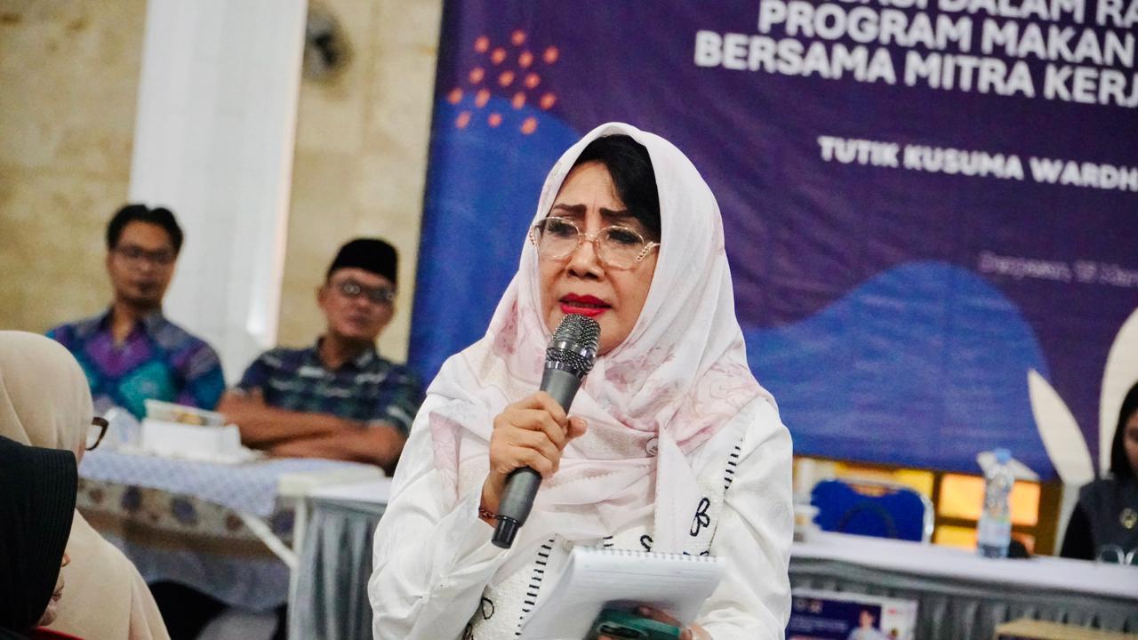 Anggota Komisi IX DPR RI, Tutik Kusuma Wardhani kegiatan sosialisasi program MBG bersama mitra kerja yang digelar di Area Masjid Al Muhajirin Kampung Kepaon, Denpasar, Bali