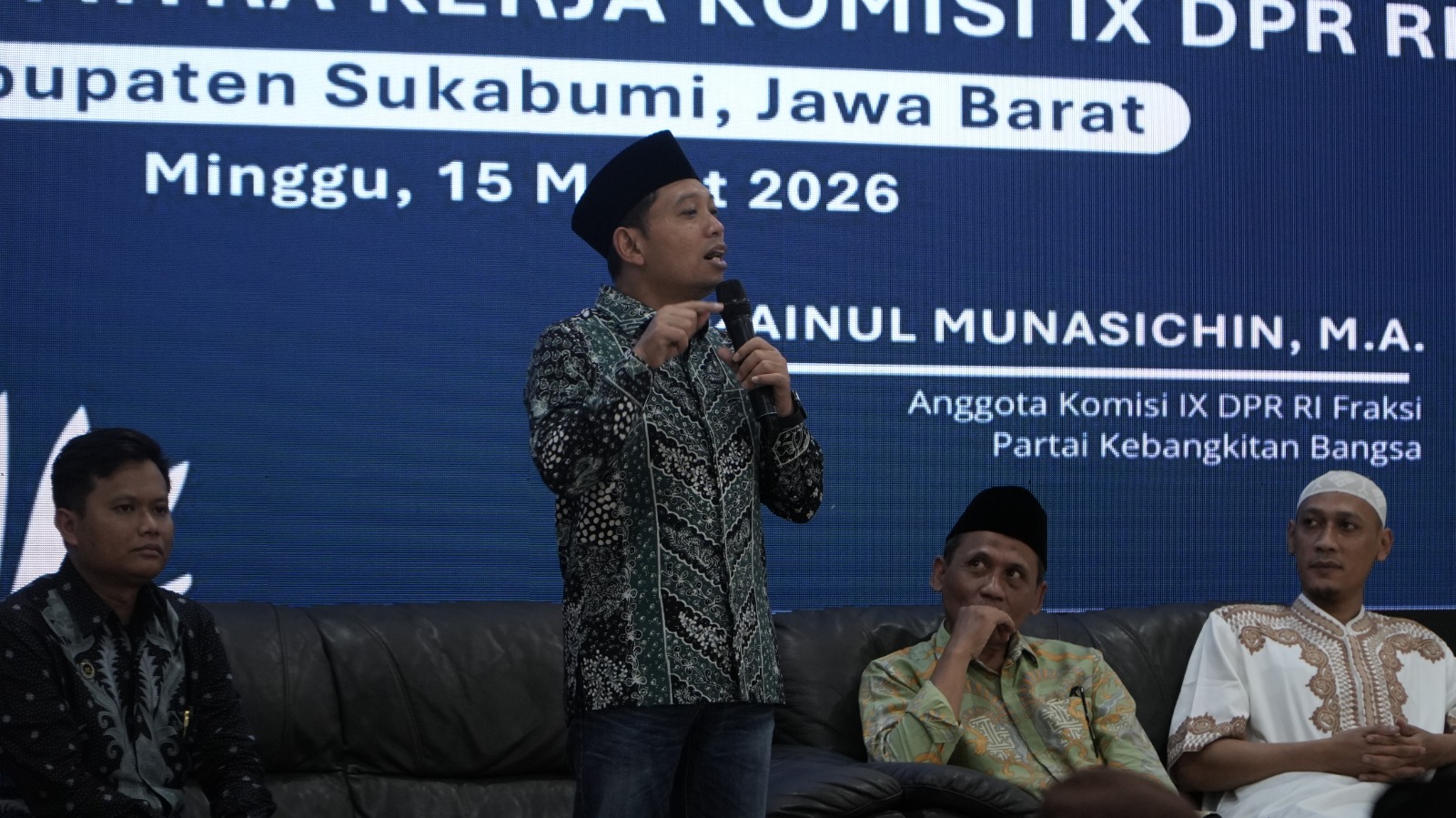 Anggota Komisi IX DPR RI Zainul Munasichin menggelar kegiatan sosialisasi Program Makan Bergizi Gratis (MBG) bersama mitra kerja di Royal Parungkuda Resto & Venue, Kecamatan Parungkuda