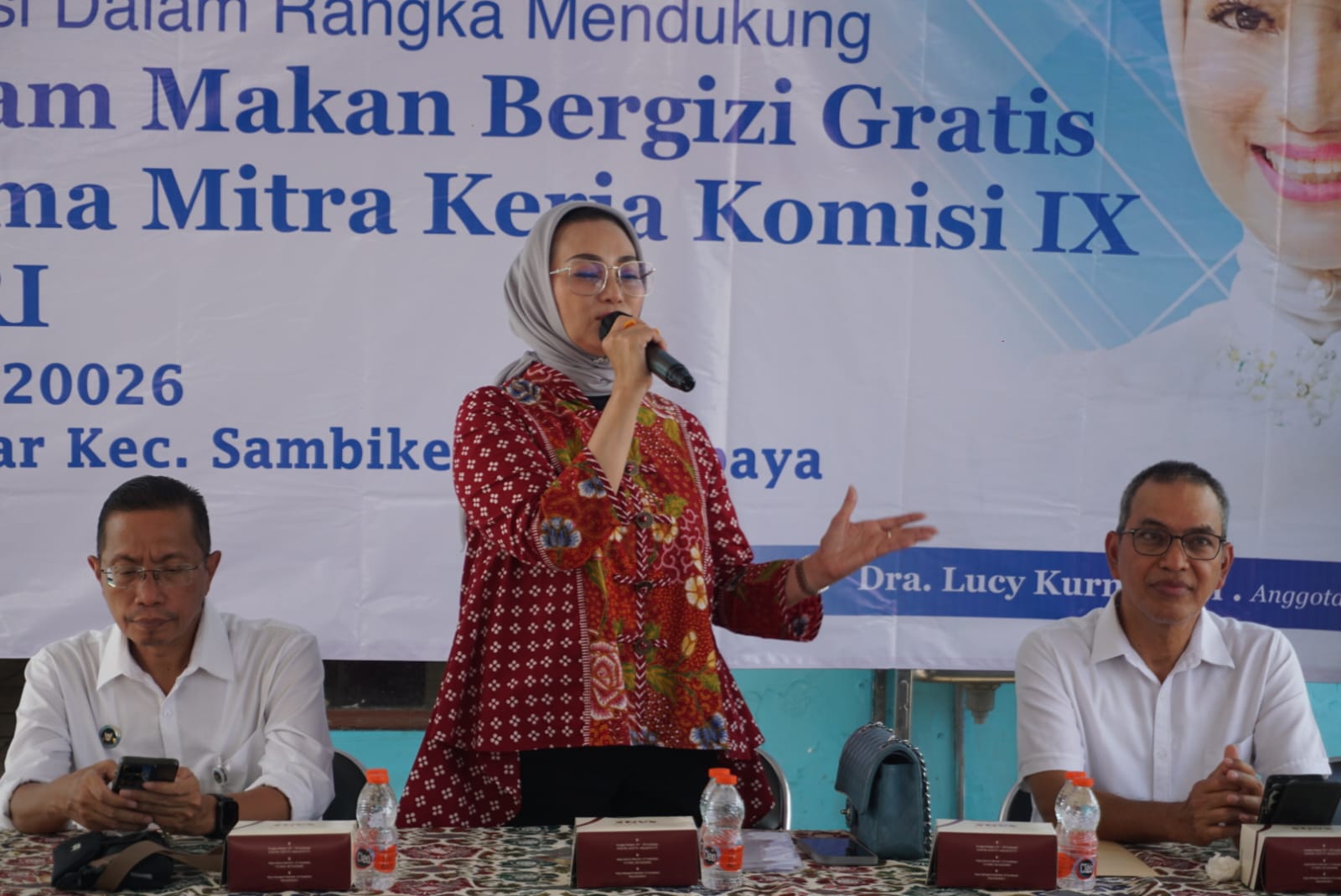 Anggota Komisi IX DPR RI, Lucy Kurniasari, melaksanakan kegiatan sosialisasi Program Makan Bergizi Gratis kali ini di Balai RW 14, Sambikerep, Surabaya