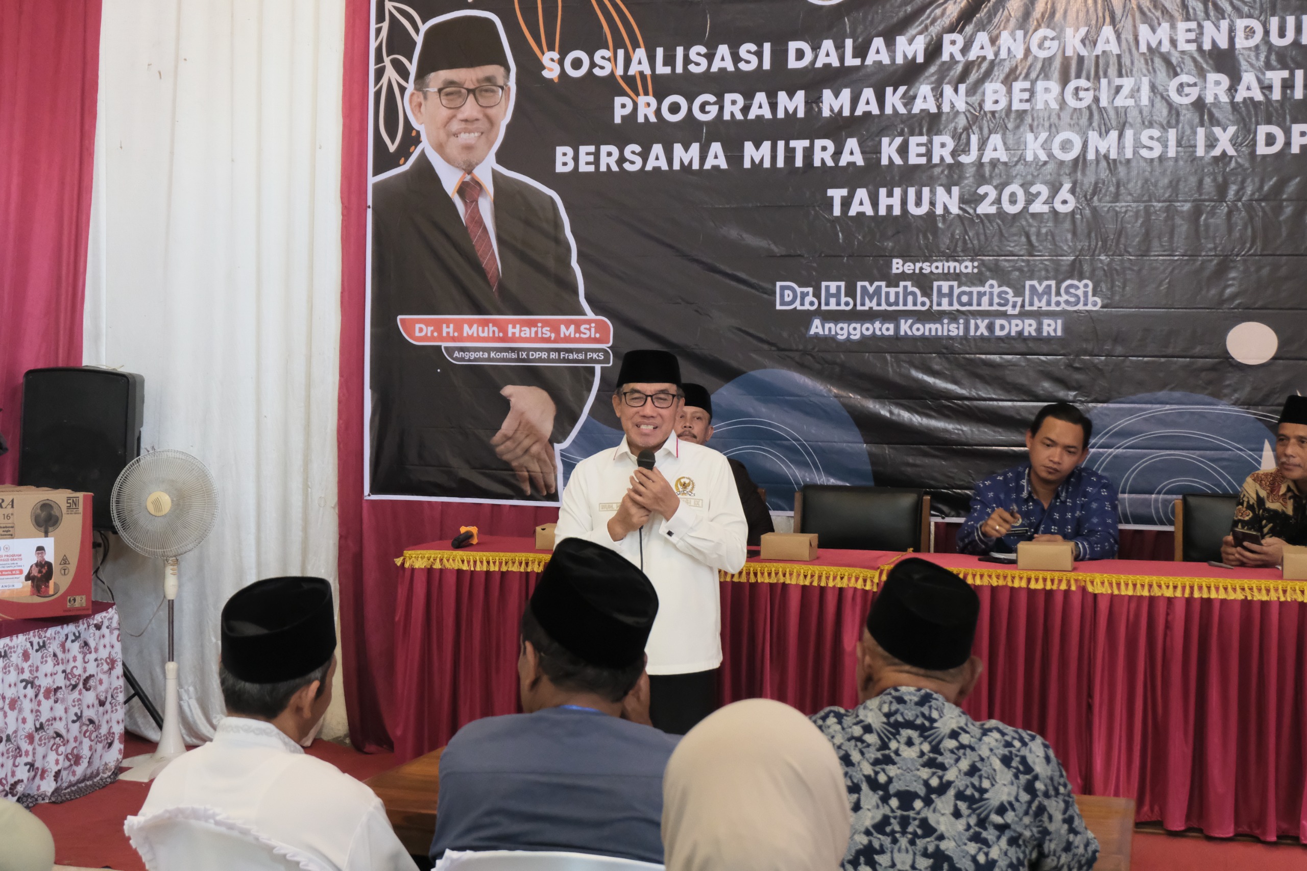 Anggota Komisi IX DPR RI, Muh Haris menjadi pembicara utama dalam sosialisasi MBG
