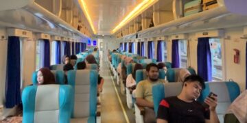 Penumpang kereta api di wilayah Daop 3 Cirebon